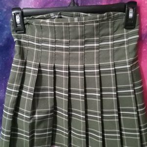 Green plaid pleated skirt, side zipper